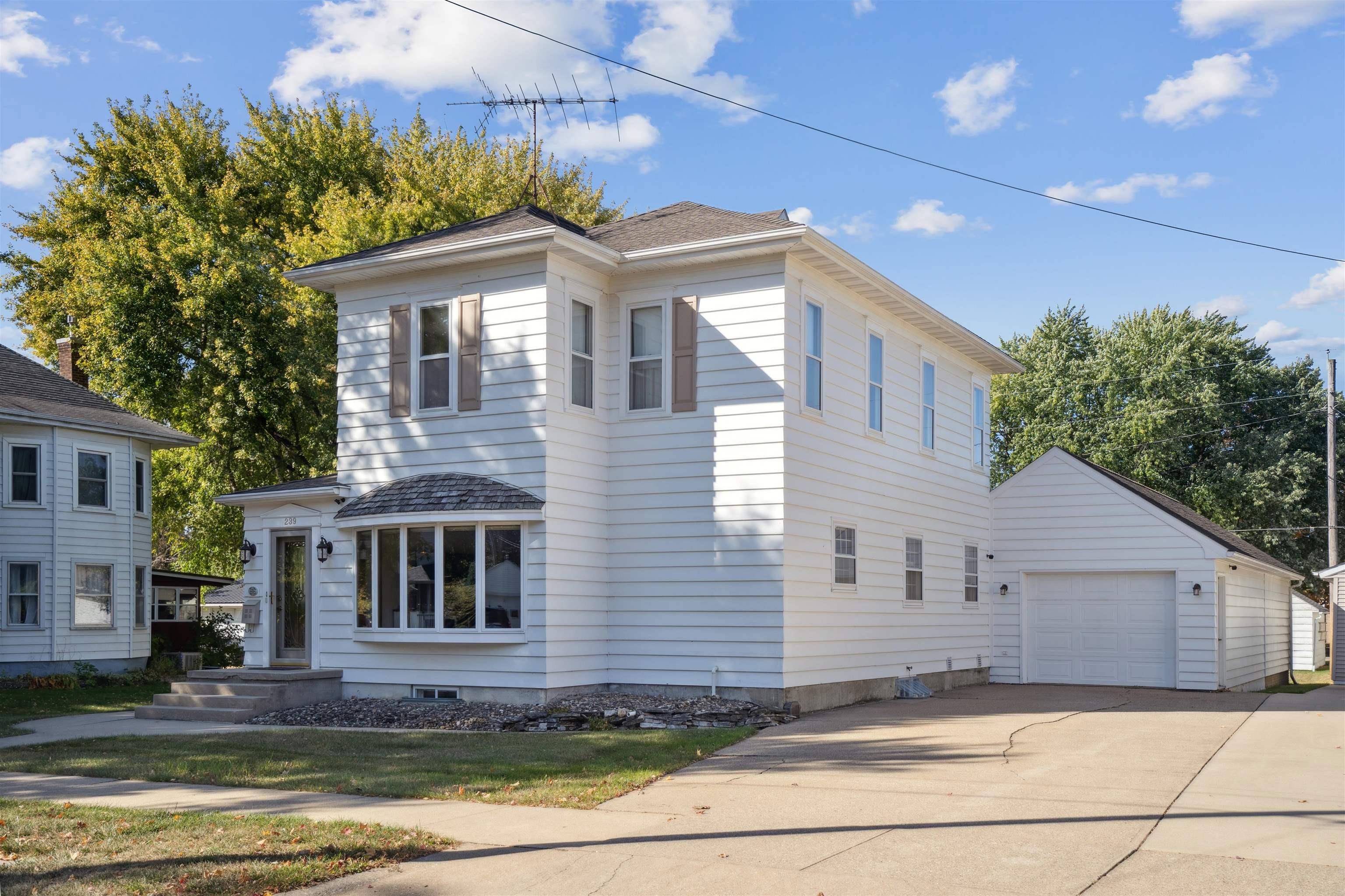 239 S Chestnut Ave, New Hampton, IA 50659