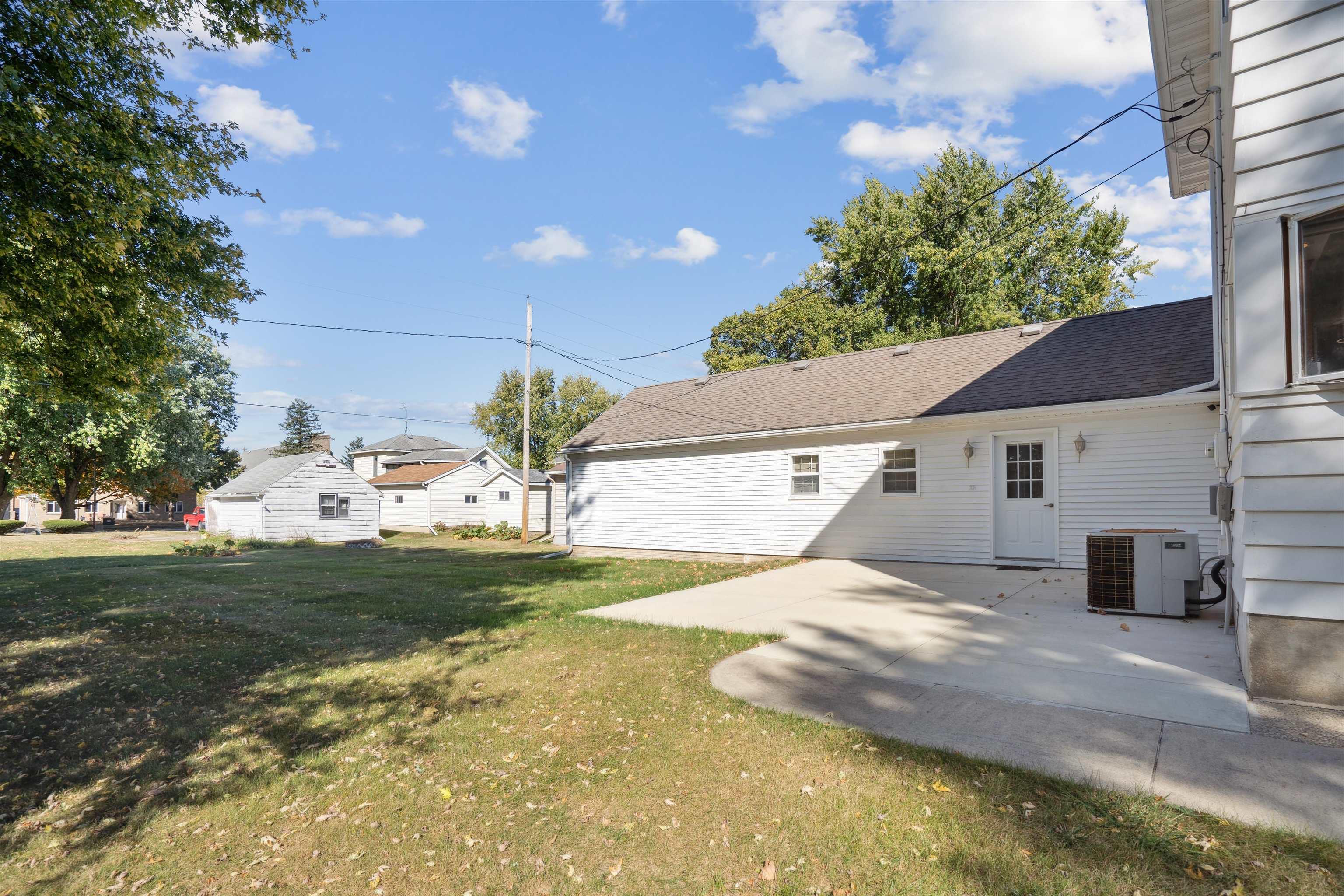 239 S Chestnut Ave, New Hampton, IA 50659