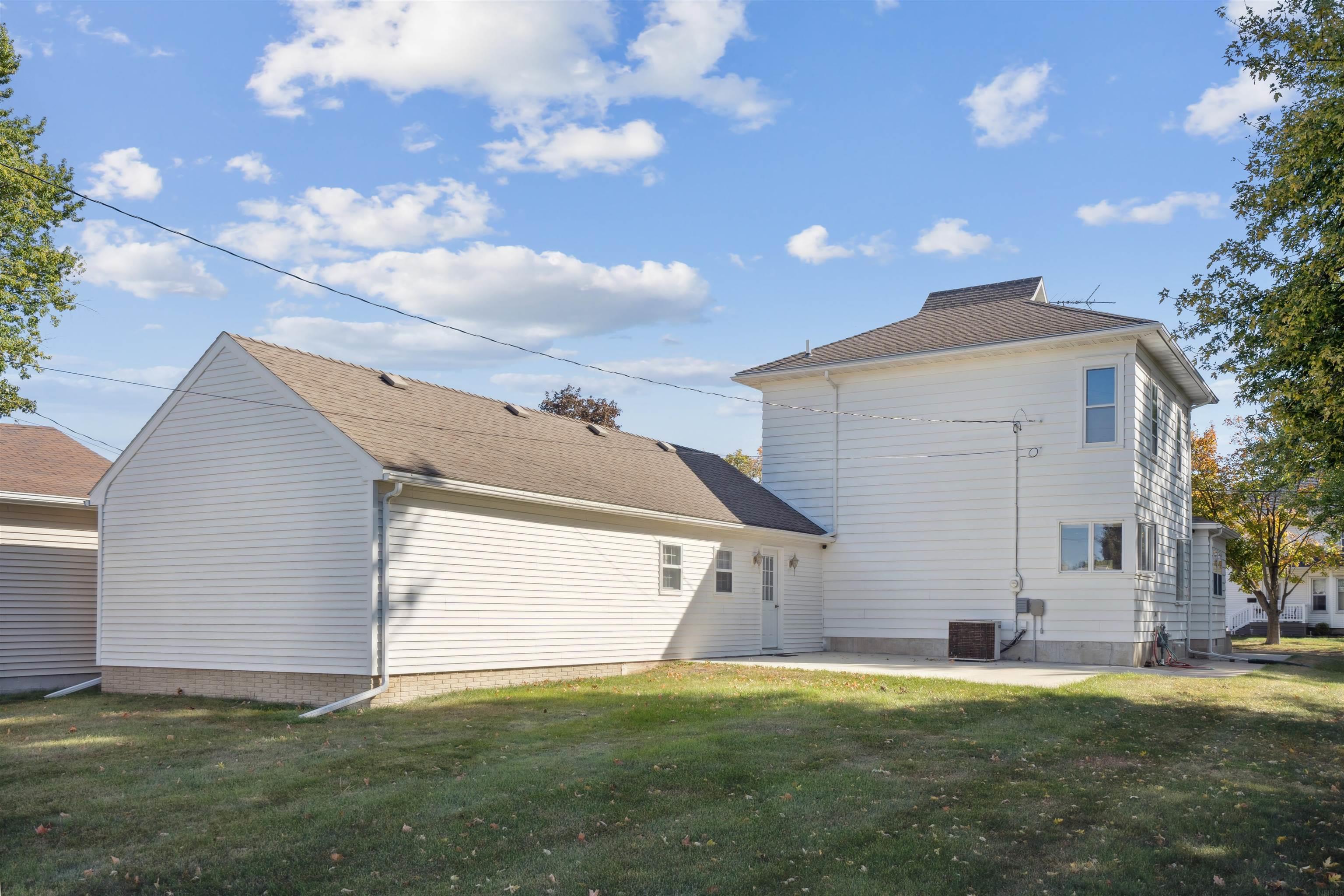 239 S Chestnut Ave, New Hampton, IA 50659