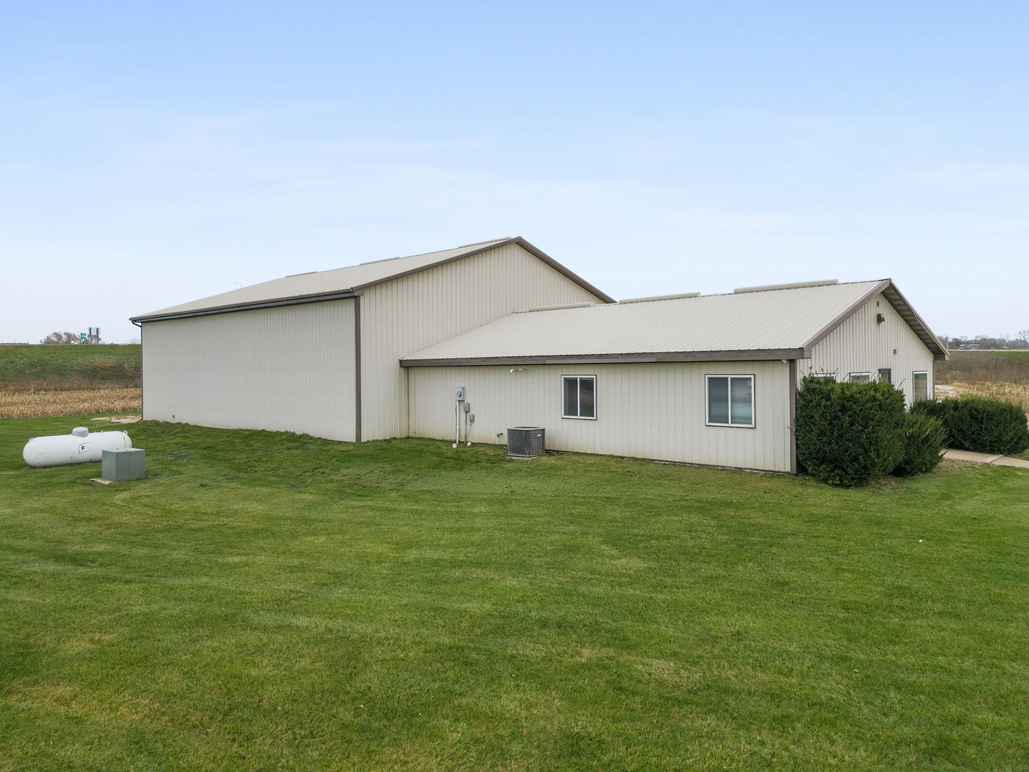 4299 Lewis Access Rd, Center Point, IA 52213