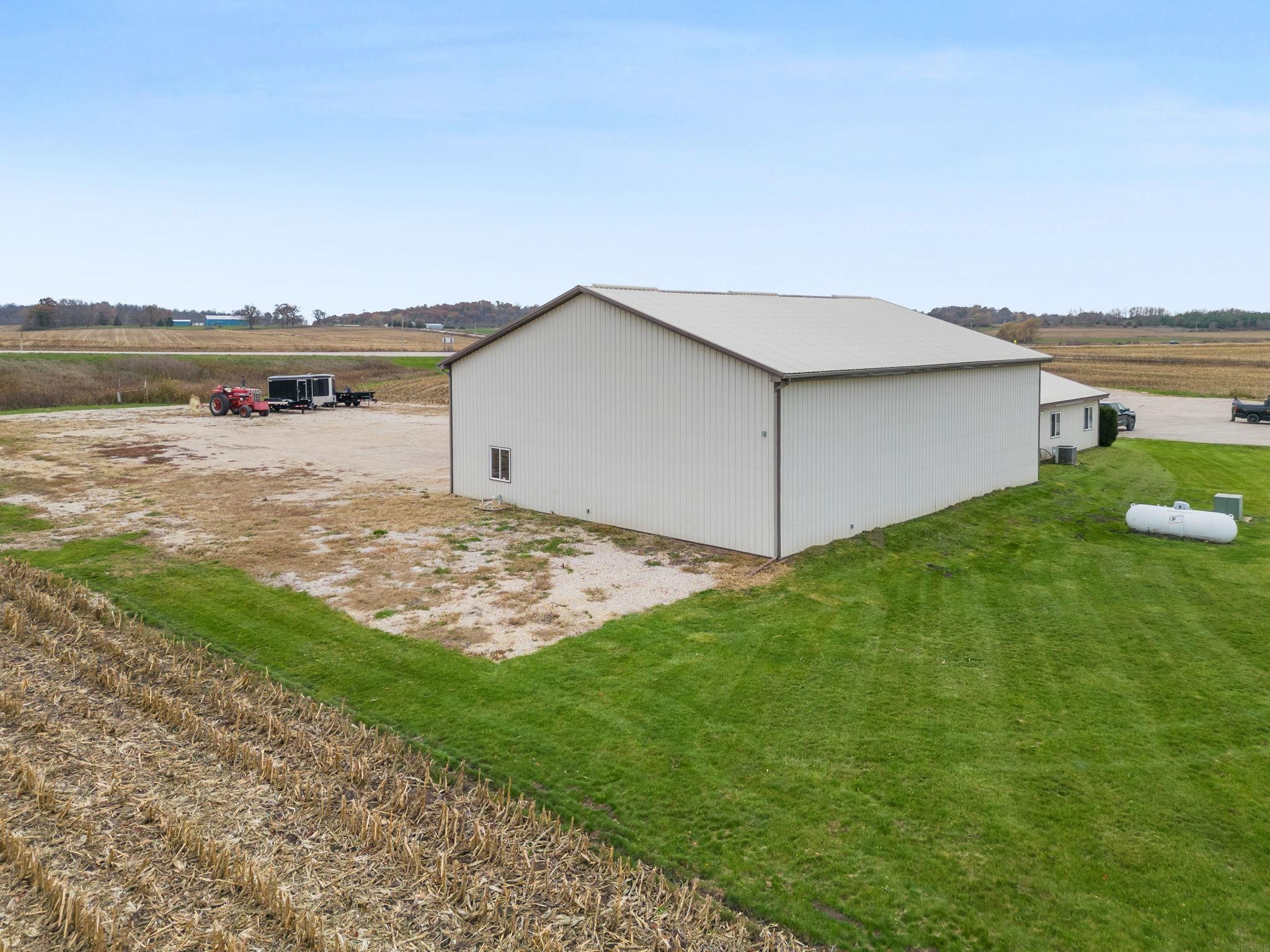 4299 Lewis Access Rd, Center Point, IA 52213