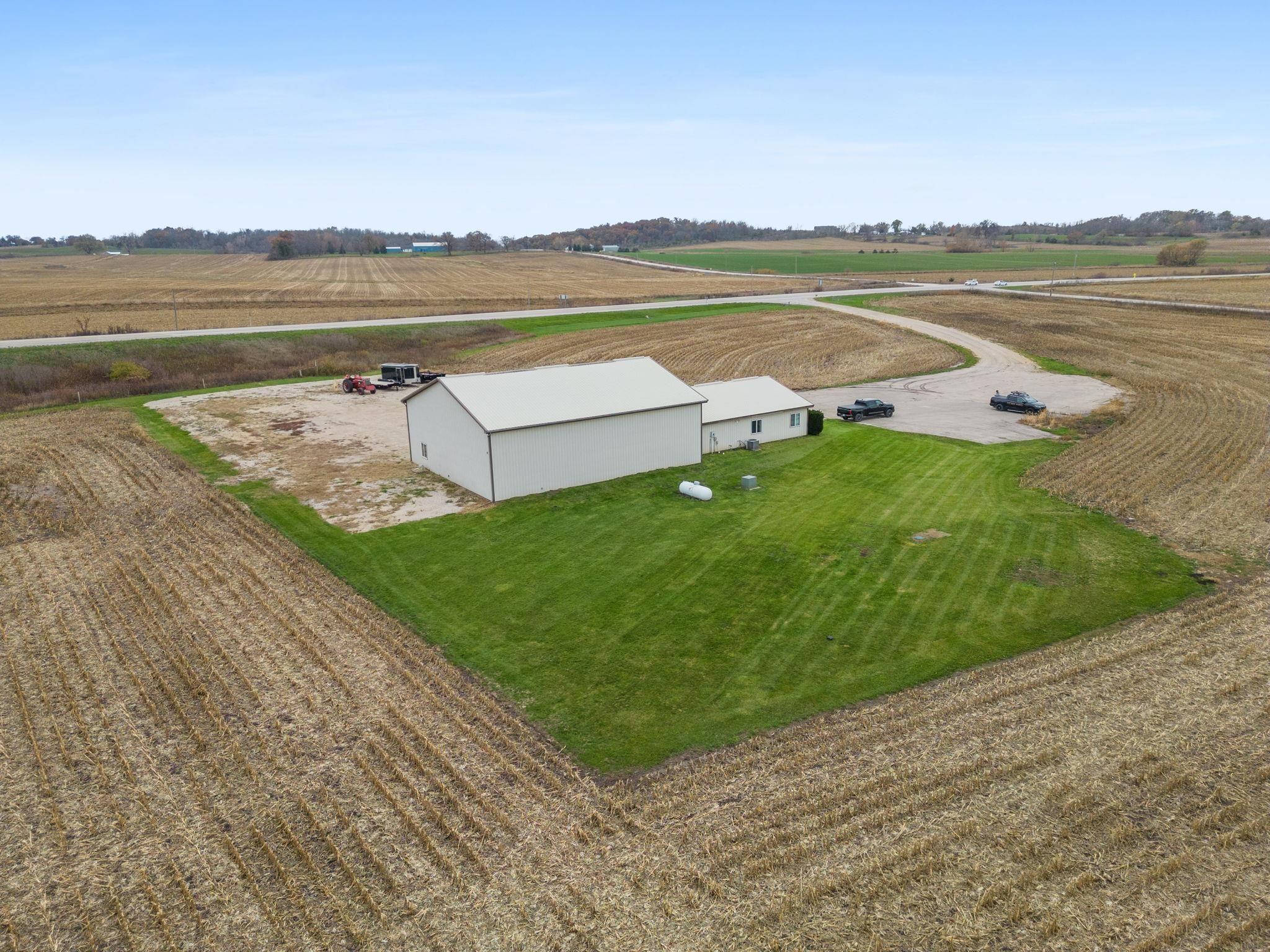 4299 Lewis Access Rd, Center Point, IA 52213