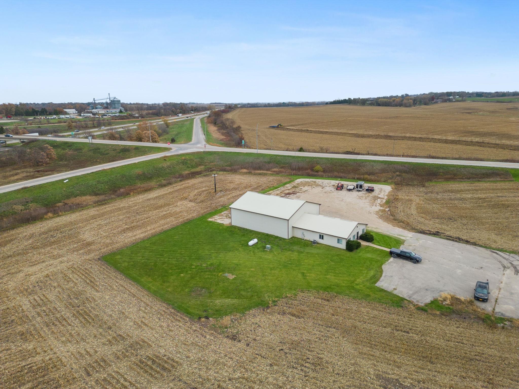 4299 Lewis Access Rd, Center Point, IA 52213