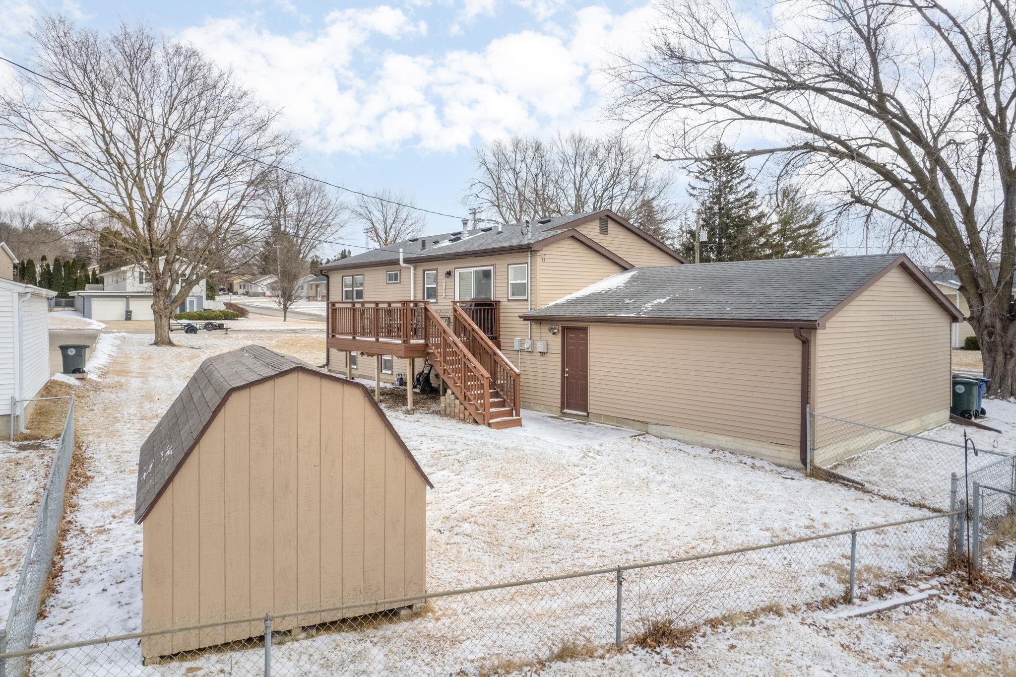 1221 Columbus Dr., Waterloo, IA 50701