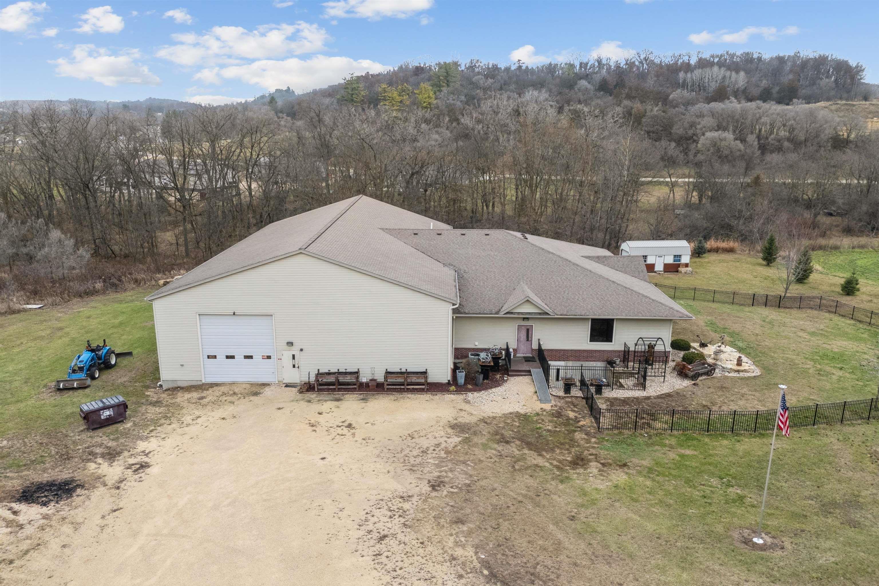 811 Gunder Rd Estates Blvd., Clermont, IA 52135