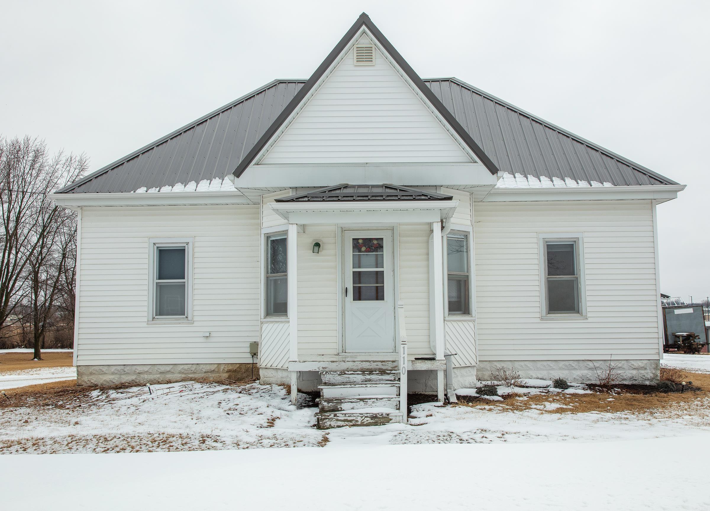 110 SE 12th St, Oelwein, IA 50662