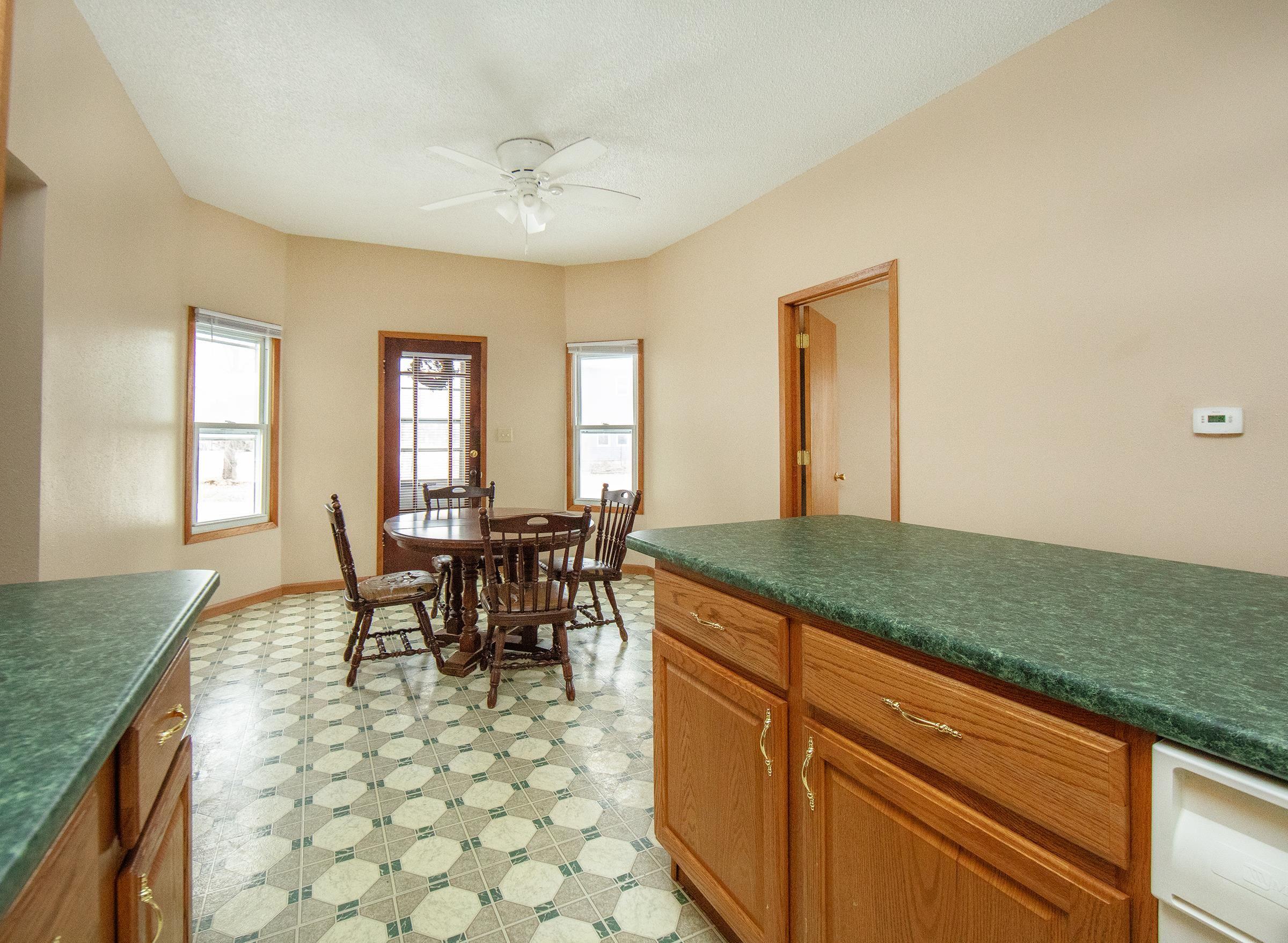 110 SE 12th St, Oelwein, IA 50662