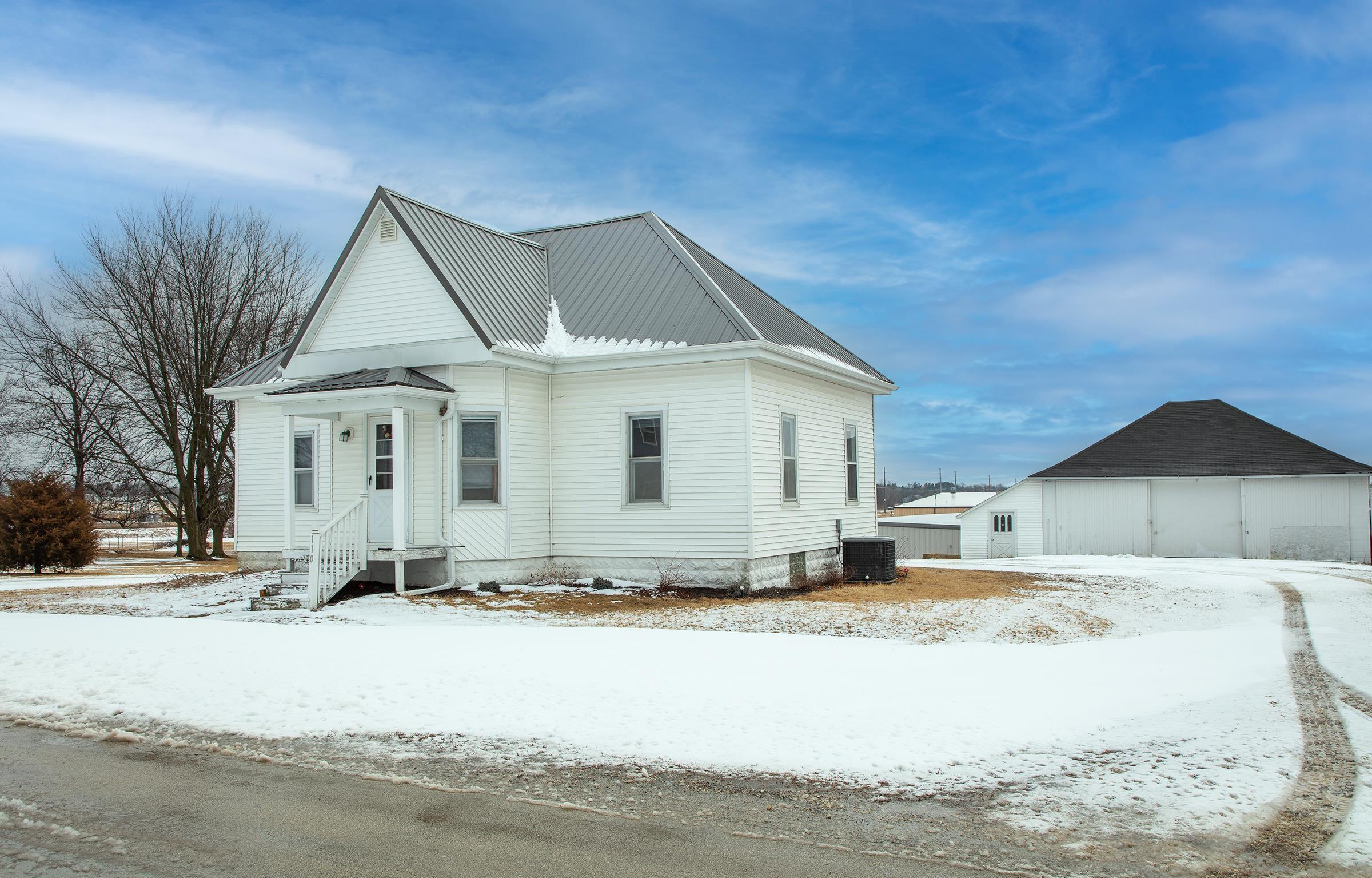 110 SE 12th St, Oelwein, IA 50662