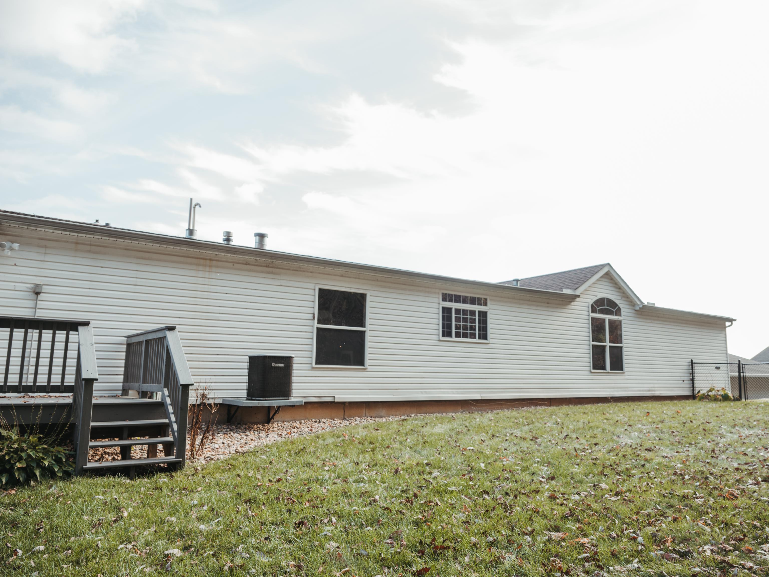 122 N Bluff St, Guttenberg, IA 52052