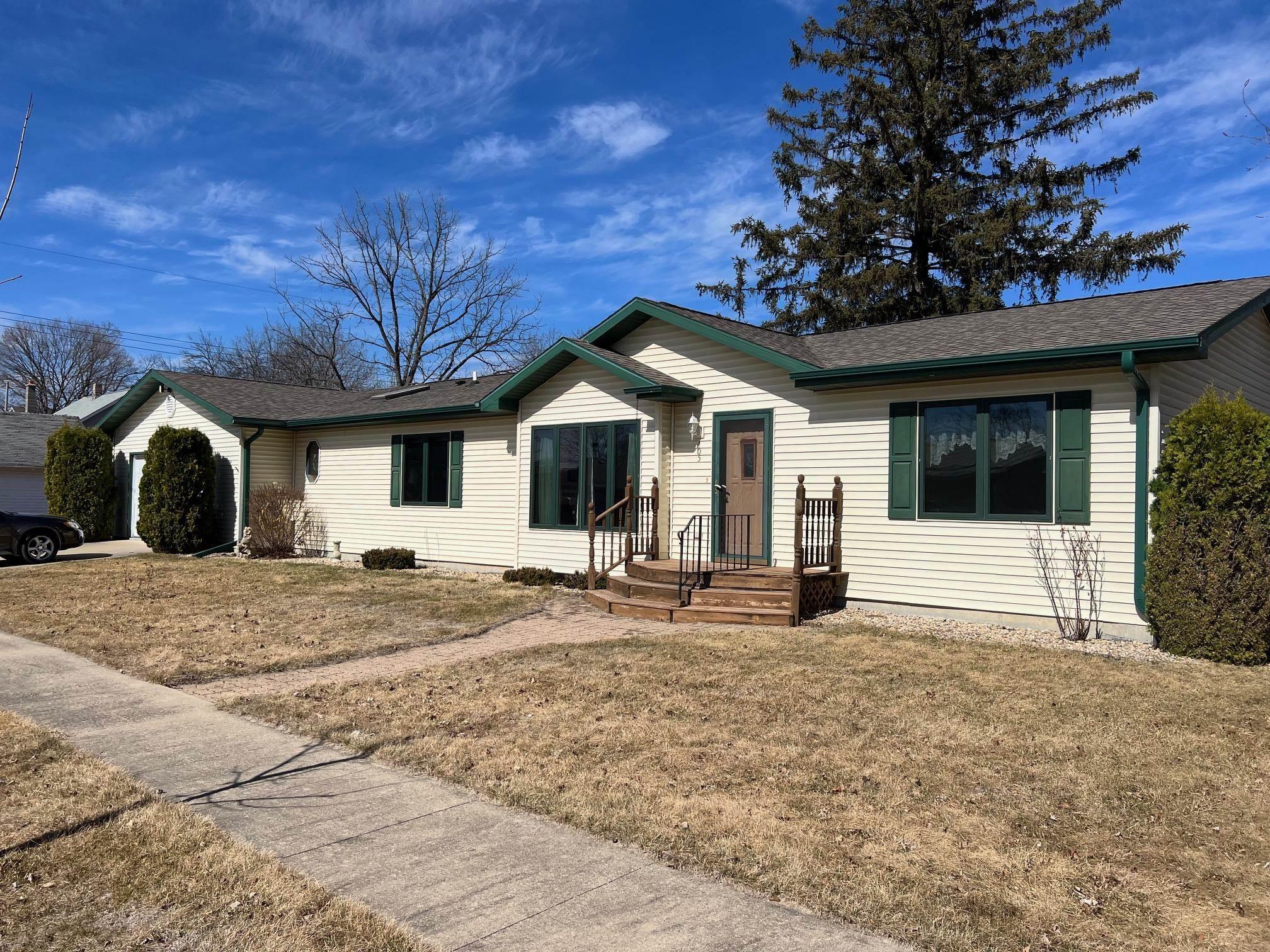 405 Clay St, Clermont, IA 52135