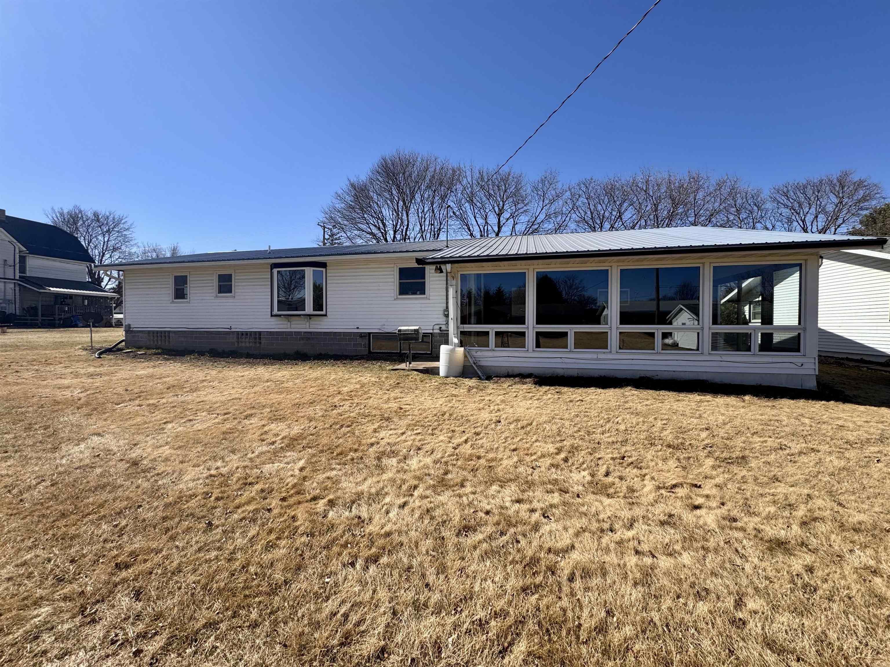 603 NE 1st St, Waukon, IA 52172